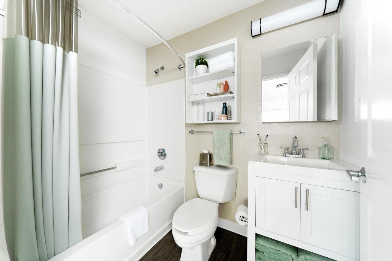 Intown Suites Extended Stay Tampa Fl โอเรียนท์พาร์ก ภายนอก รูปภาพ