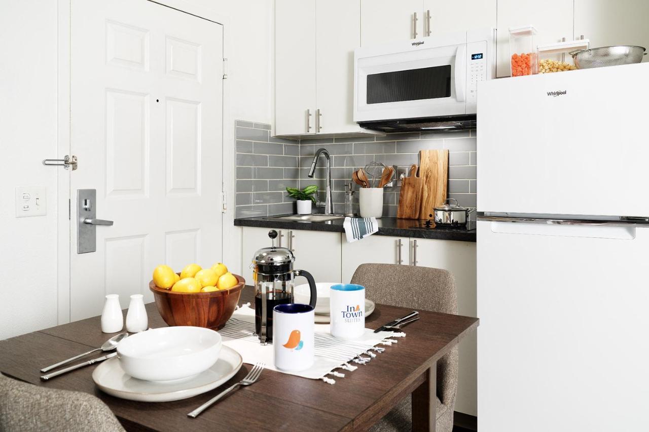 Intown Suites Extended Stay Tampa Fl โอเรียนท์พาร์ก ภายนอก รูปภาพ