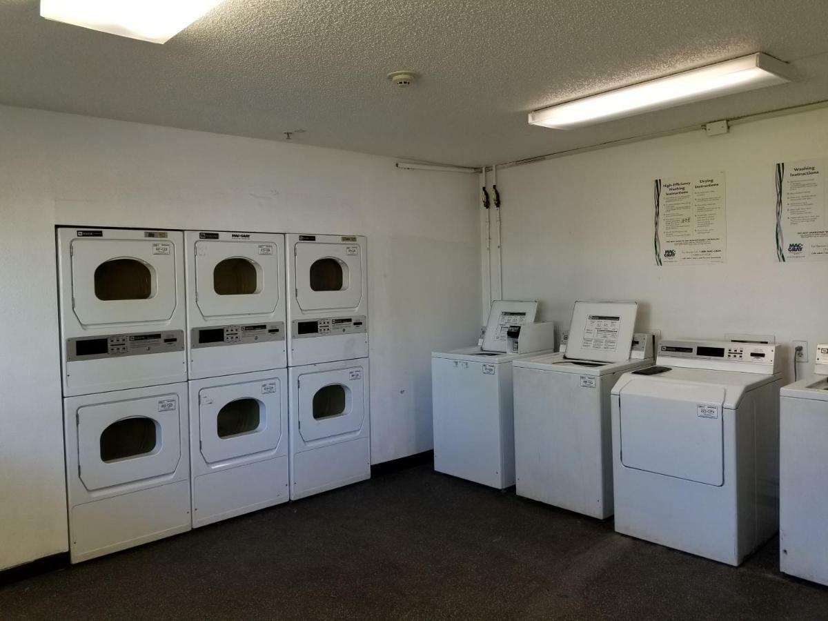 Intown Suites Extended Stay Tampa Fl โอเรียนท์พาร์ก ภายนอก รูปภาพ